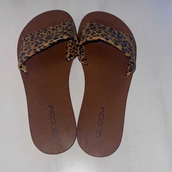 VOLCOM HAWTHORNE SANDAL - CHEETAH size 5 - Picture 5 of 5